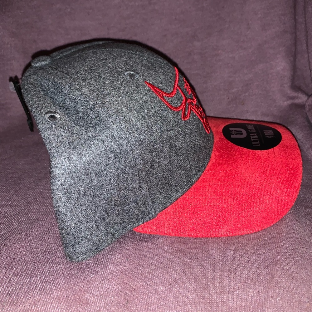 ๐๐๐๏ธ Chicago Bulls Full Court Two-Tone Statement SnapBack Hat ๐๏ธ๐๐ - Picture 5 of 12